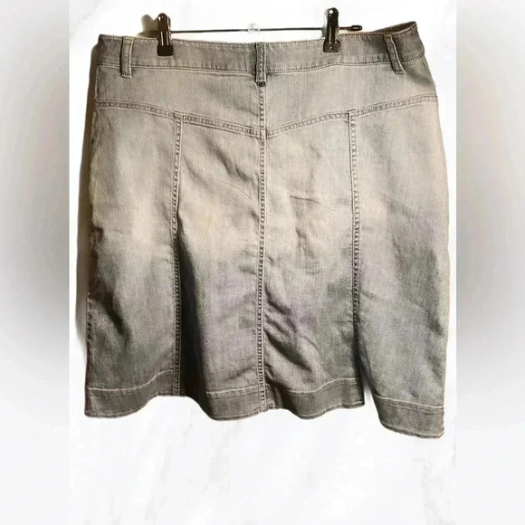 CHAPS Ralph Lauren mild wash blue 6 button 2 pocket denim  skirt 14 - Picture 3 of 5